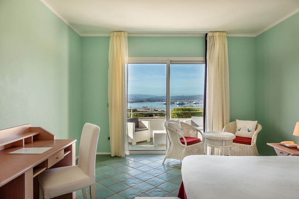 Chambre Supérieure (2 adults + 1 child)