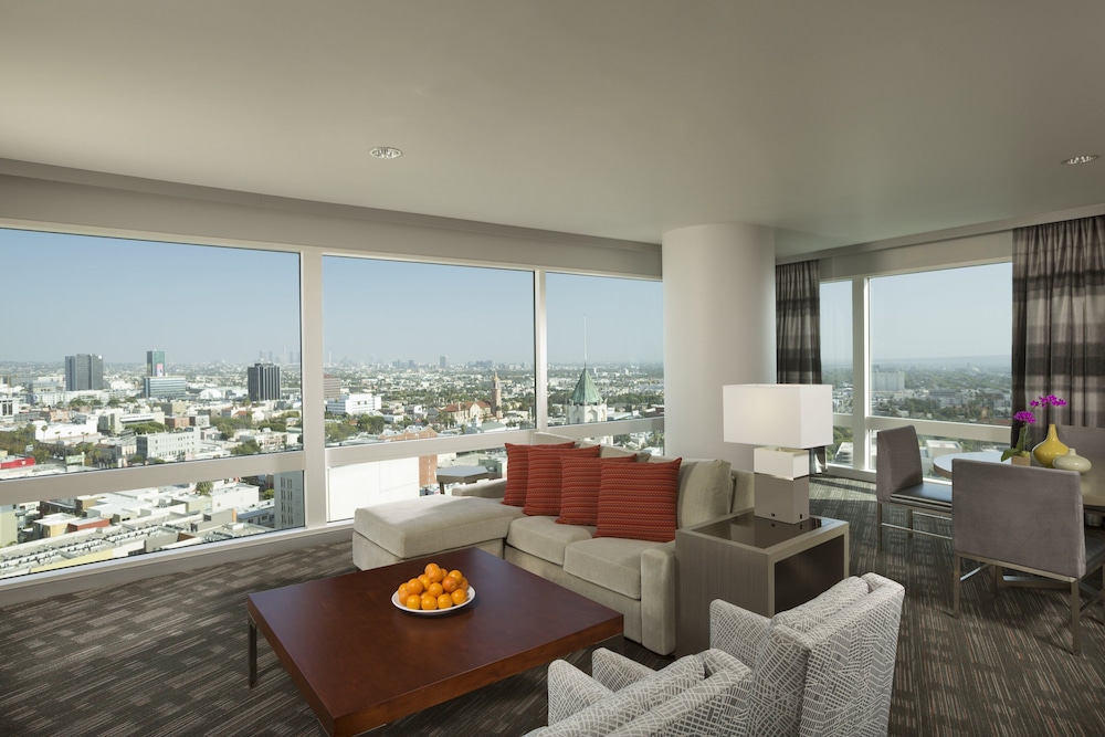 Suite, 1 King Bed (Highland Suite)