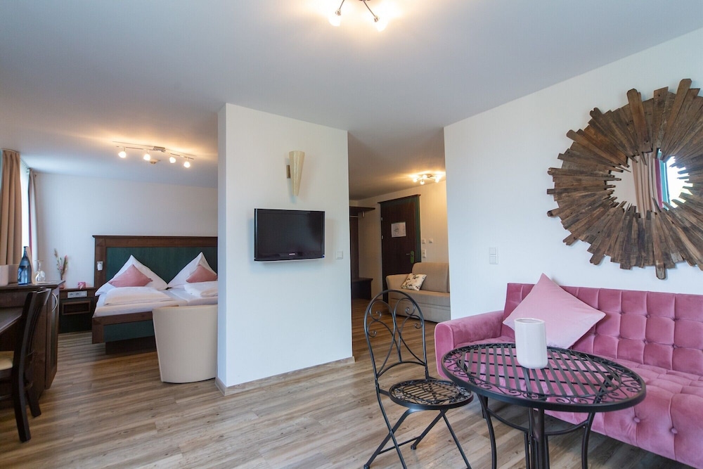 Deluxe Studio Suite