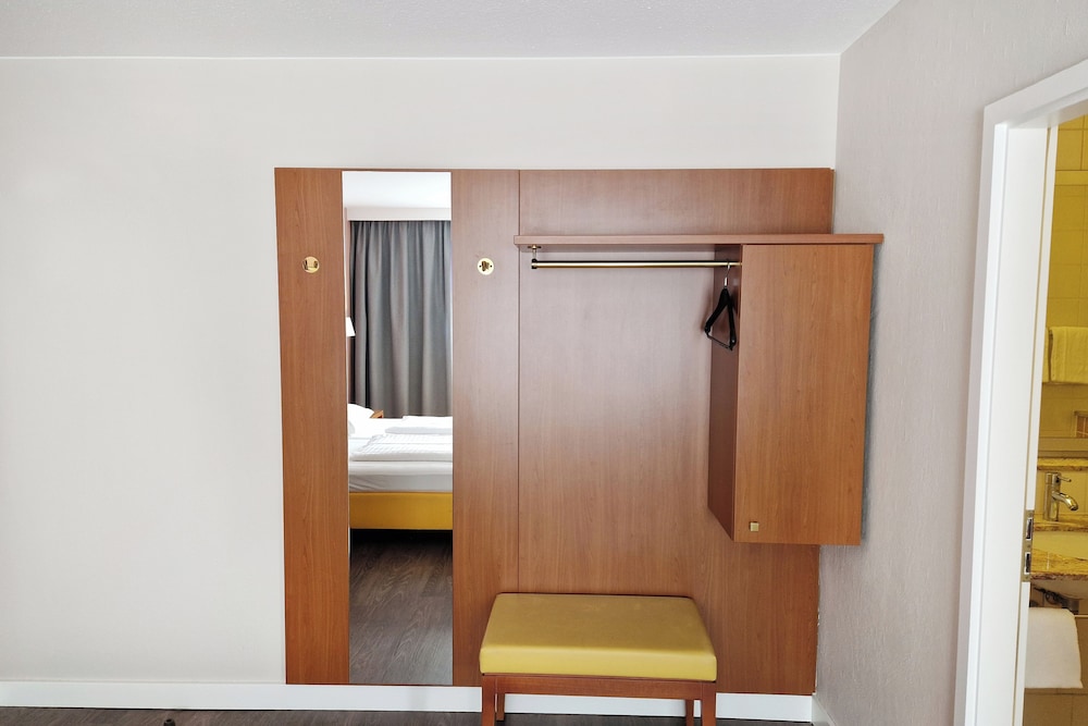 Standard Room, 1 Queen Bed