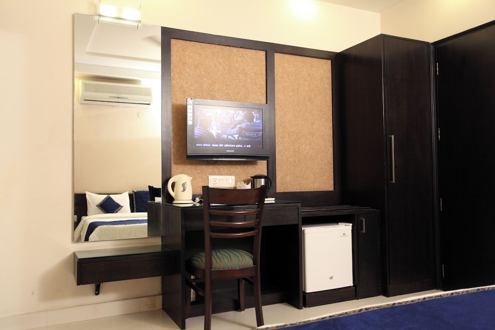 Deluxe Room - Photo 12