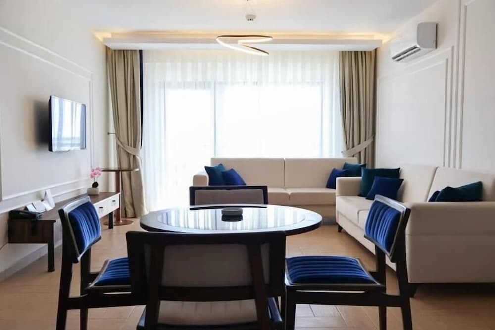 Deluxe Suite, Balcony, Sea View photo 3