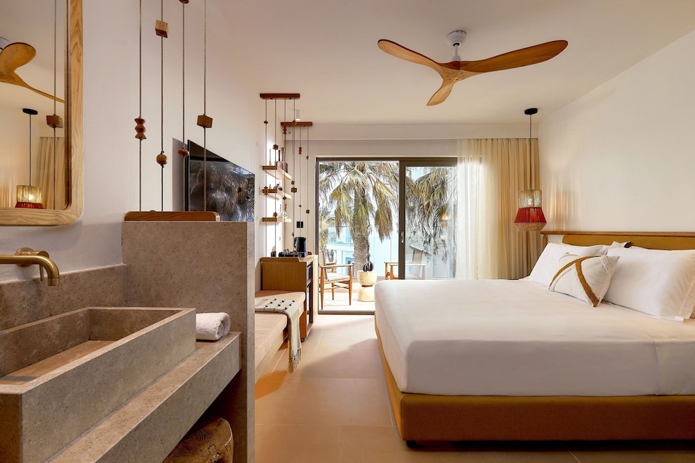 Premium Room, 1 Queen Bed, Balcony, Sea View photo 2