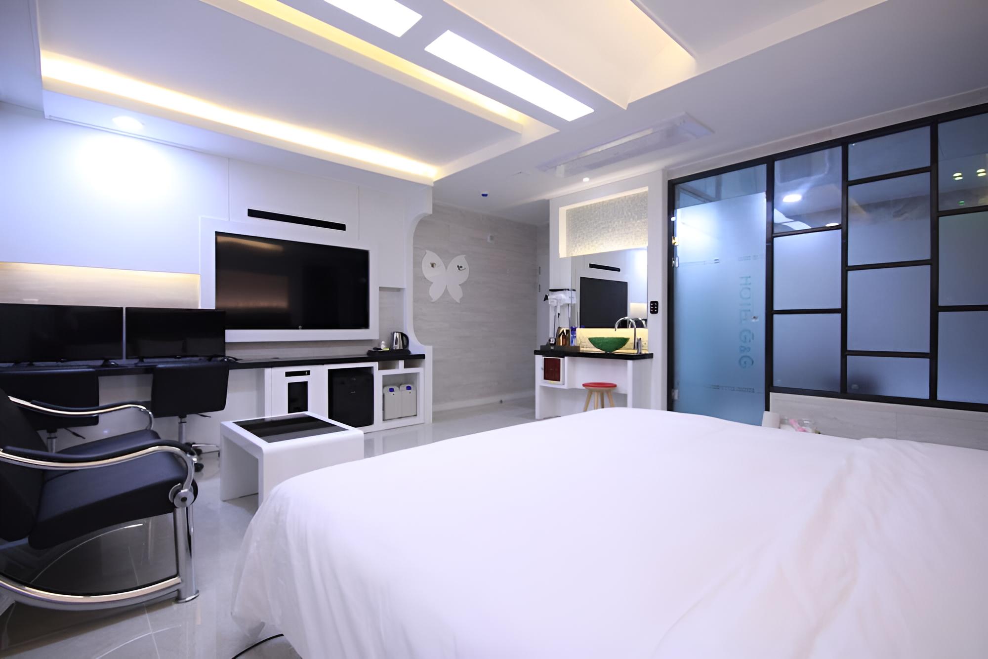 Room (Special Room (Free Netflix available)) - Photo 1
