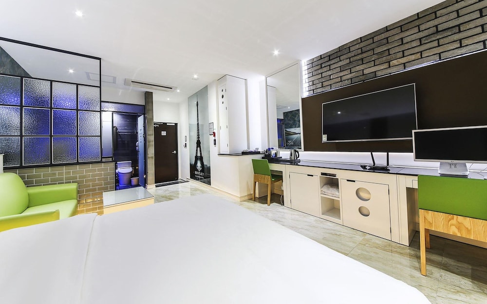 Premium Room (3rd floor) photo 2