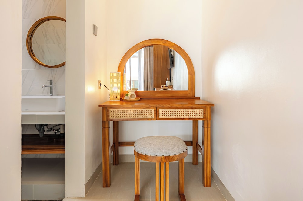 Deluxe Room, Garden View - Photo 3