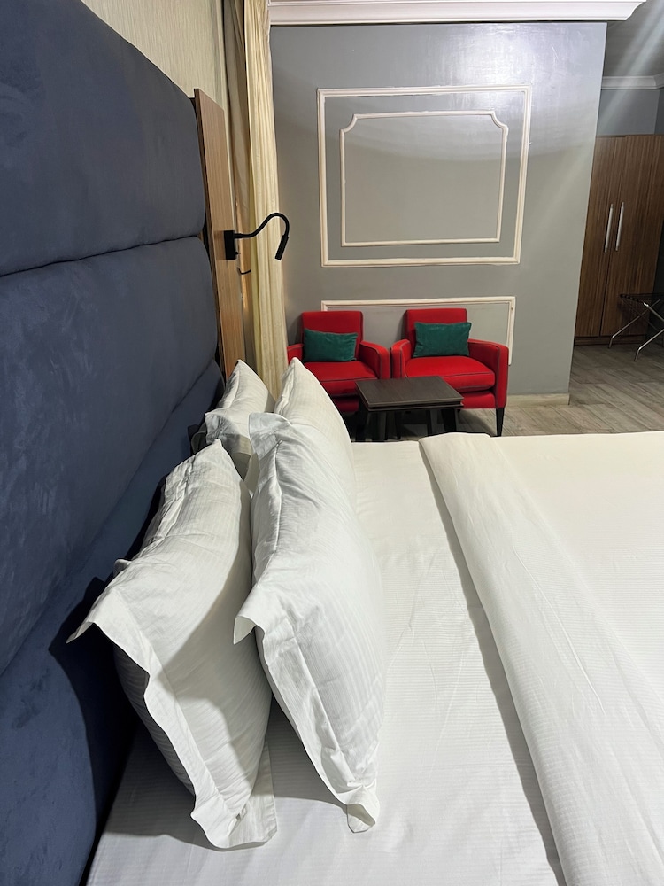 Executive Suite, City View