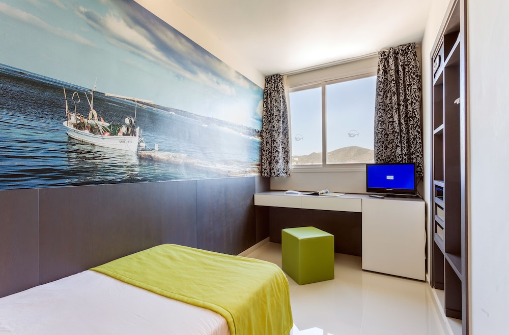 Single Room (Joy)