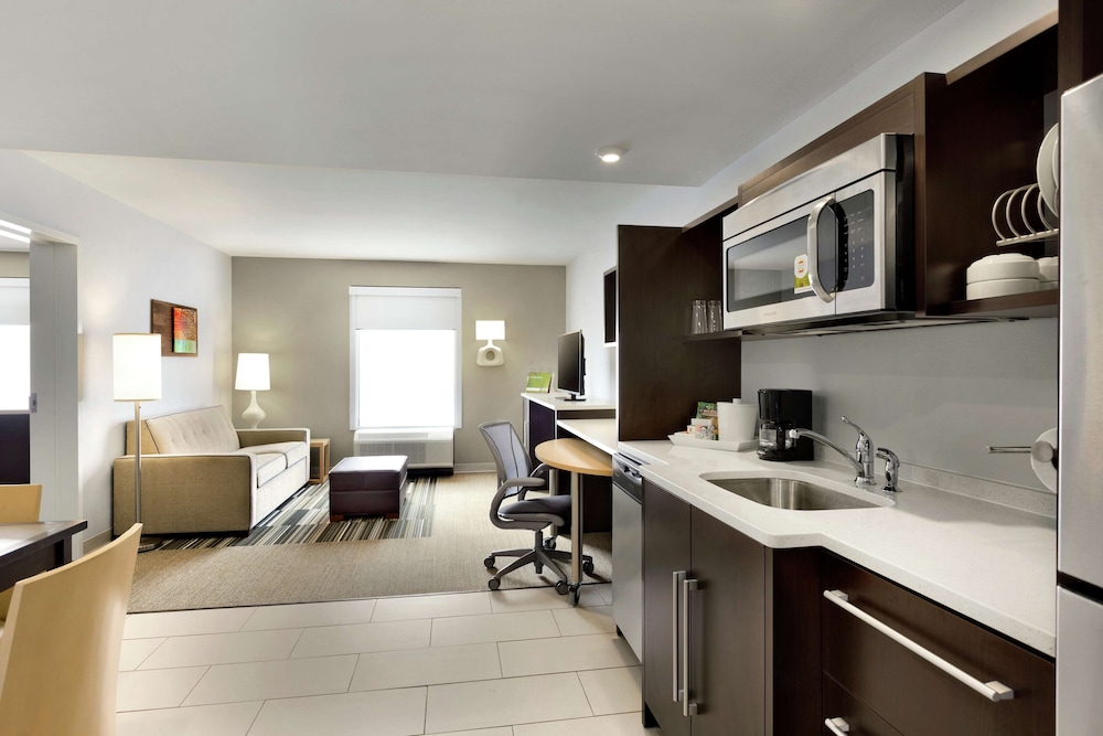 Suite, 1 King Bed, Accessible, Non Smoking