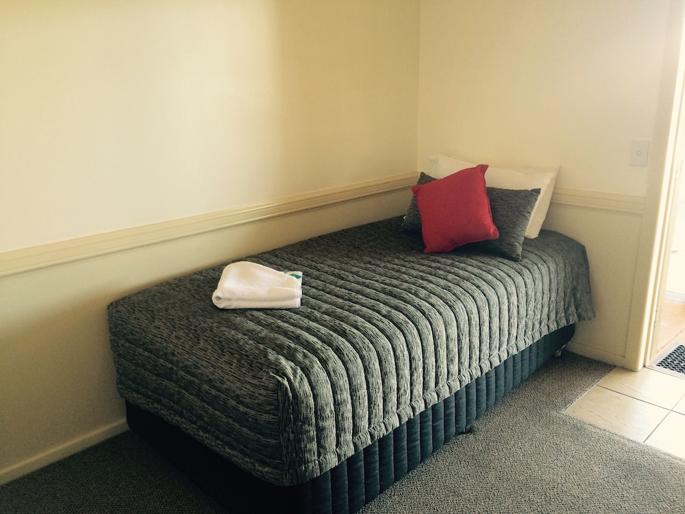 Classic Twin Room, 2 Twin Beds photo 3