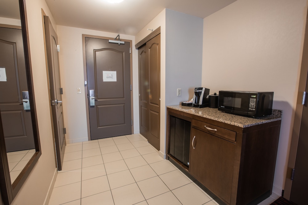 Room, 2 Queen Beds, Accessible (Roll-In Shower) - Photo 1