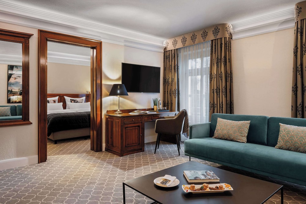 Junior Suite, 1 Double Bed, Bathtub, Garden Area - Photo 1