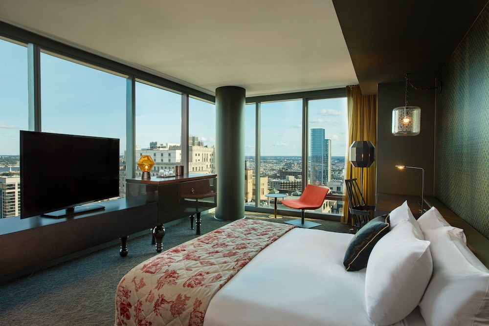 Premier Room, 1 King Bed - Photo 1