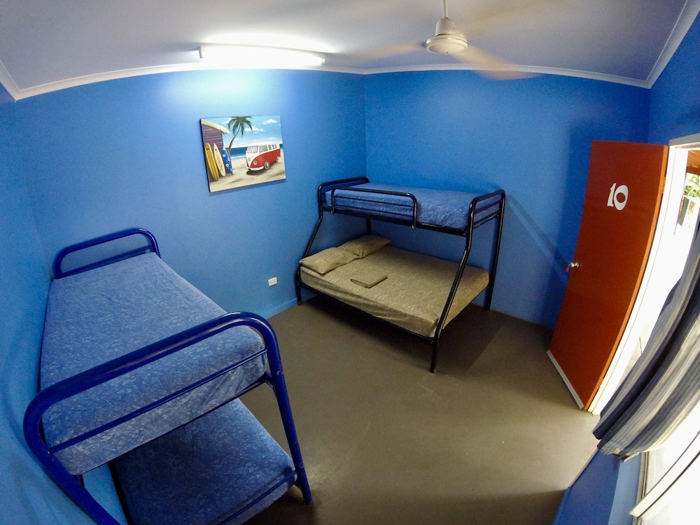 1 Bed in a Four Bed A/C Dorm Room Mixed photo 1