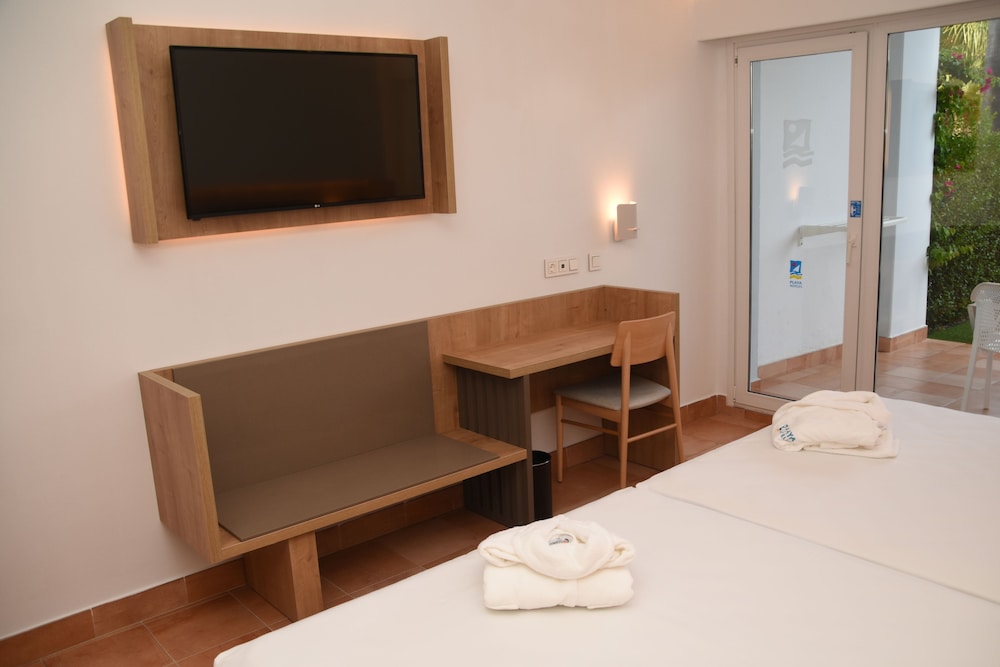 Superior Double Room, Terrace, Garden Area - Photo 13