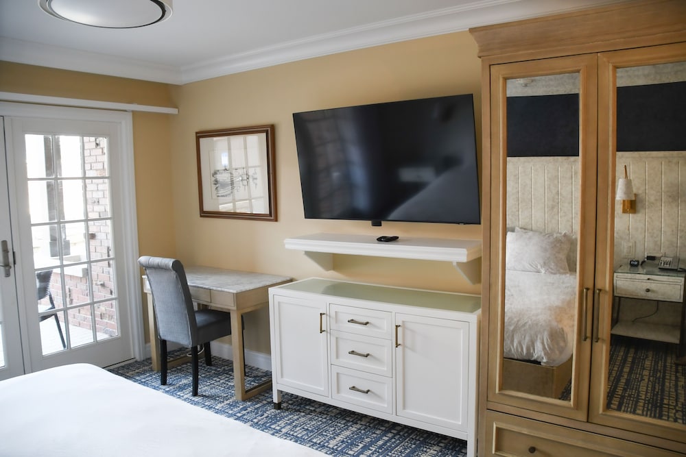 Deluxe Room, 2 Queen Beds, River View - Photo 1