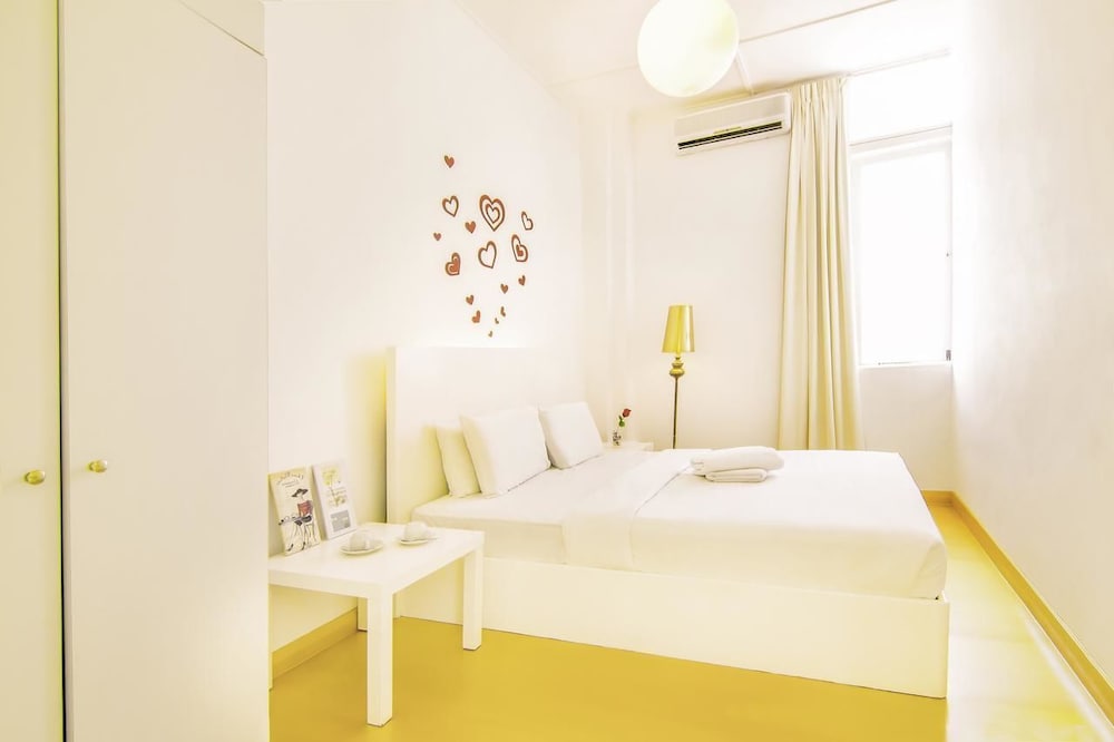 Basic Double Room, Shared Bathroom photo 2