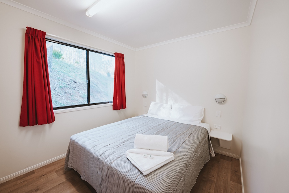 1 Bedroom Ensuite Unit, 5 Berths photo 3