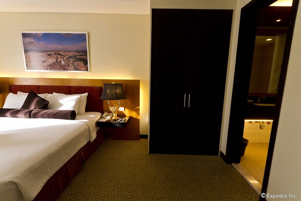 Executive Suite - Photo 3