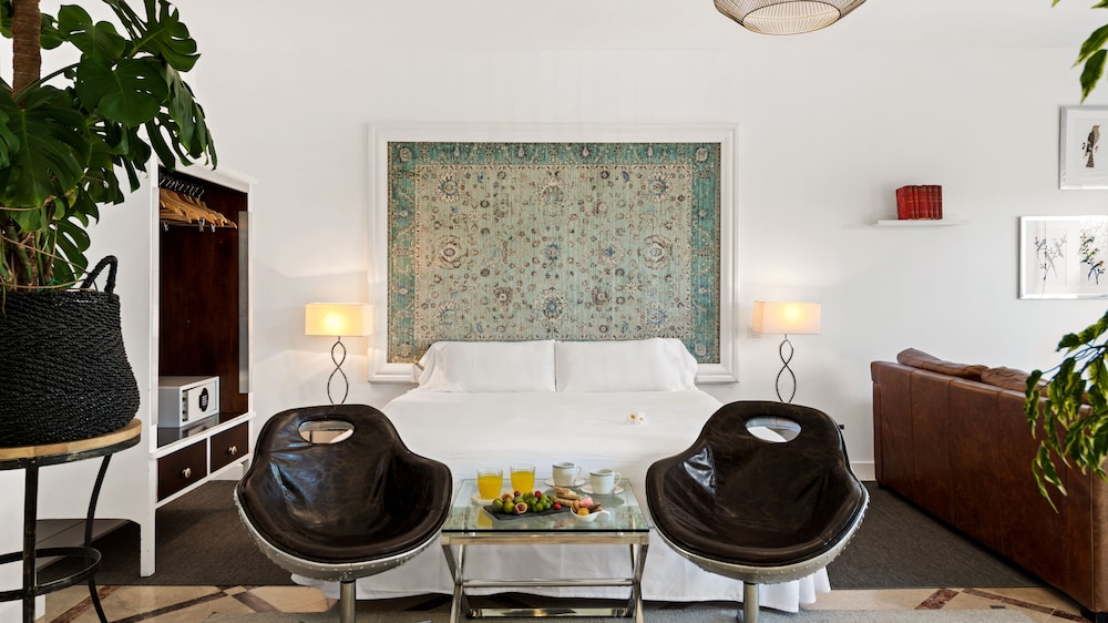 Junior Suite, 1 Bedroom, Hot Tub, Pool View