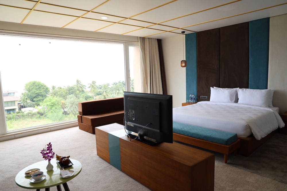 Suite - Photo 9