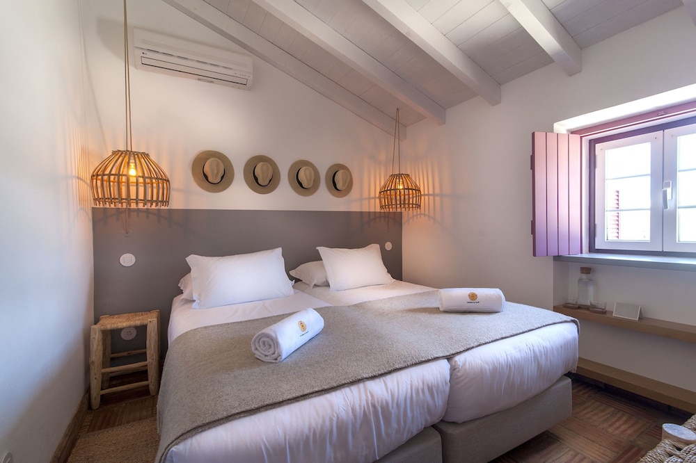 House, 2 Bedrooms - Photo 1