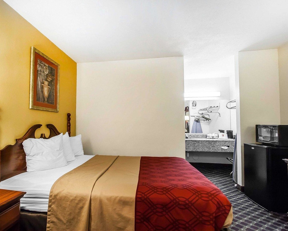 Room, 1 Queen Bed, Non Smoking - Photo 3