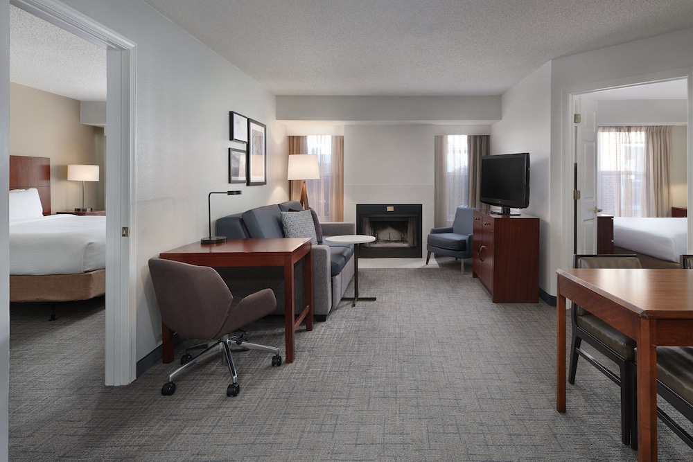 Suite, 2 Bedrooms, Fireplace (Pure) - Photo 1