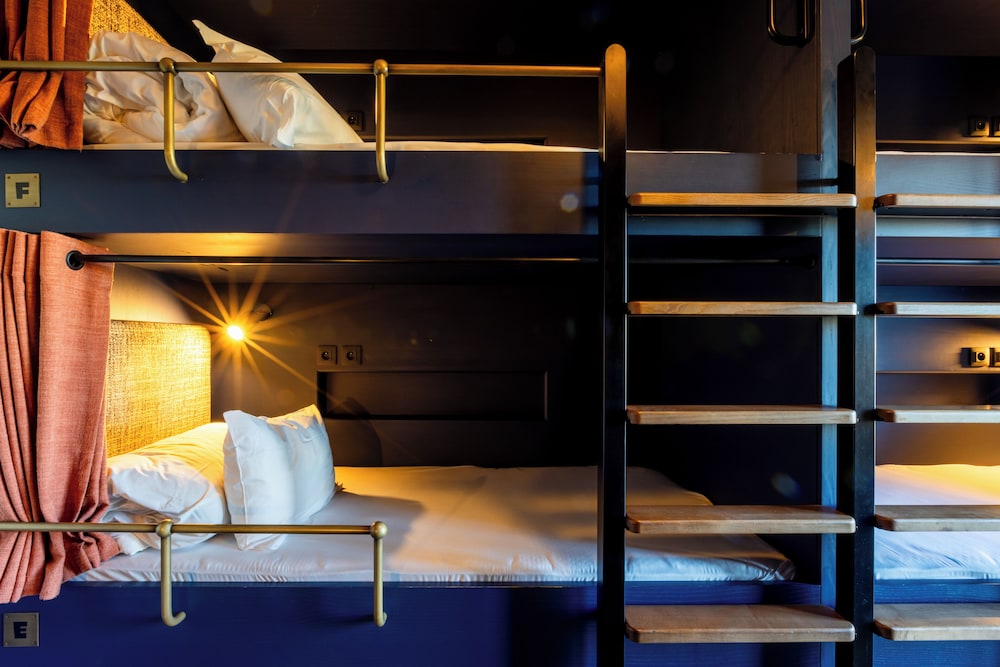 Bed in 6-bed male dormitory with shared bathroom photo 1