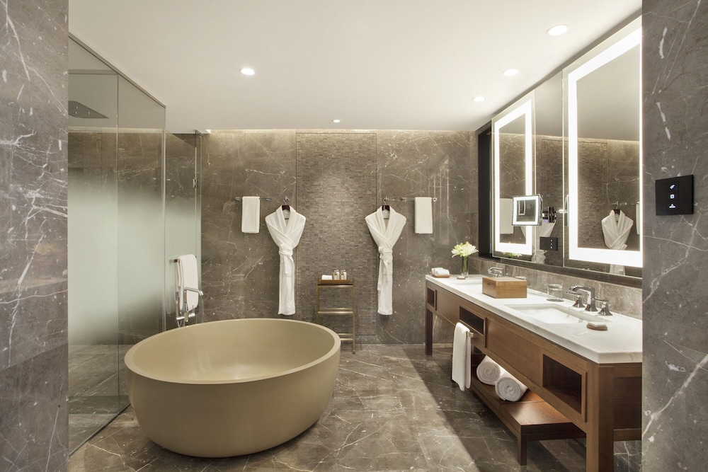 Suite, 1 King Bed