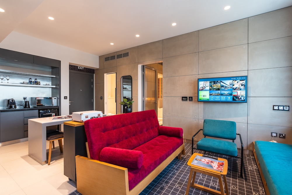 The Apartment thumbnail 5