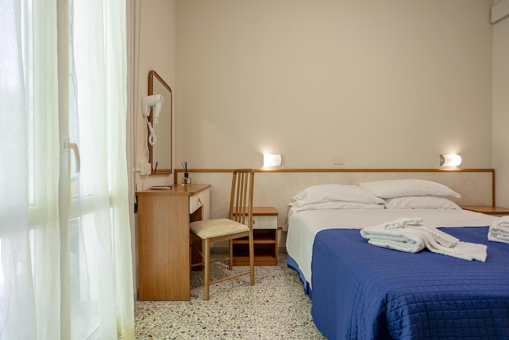 Economy Double Room (external private bathroom)