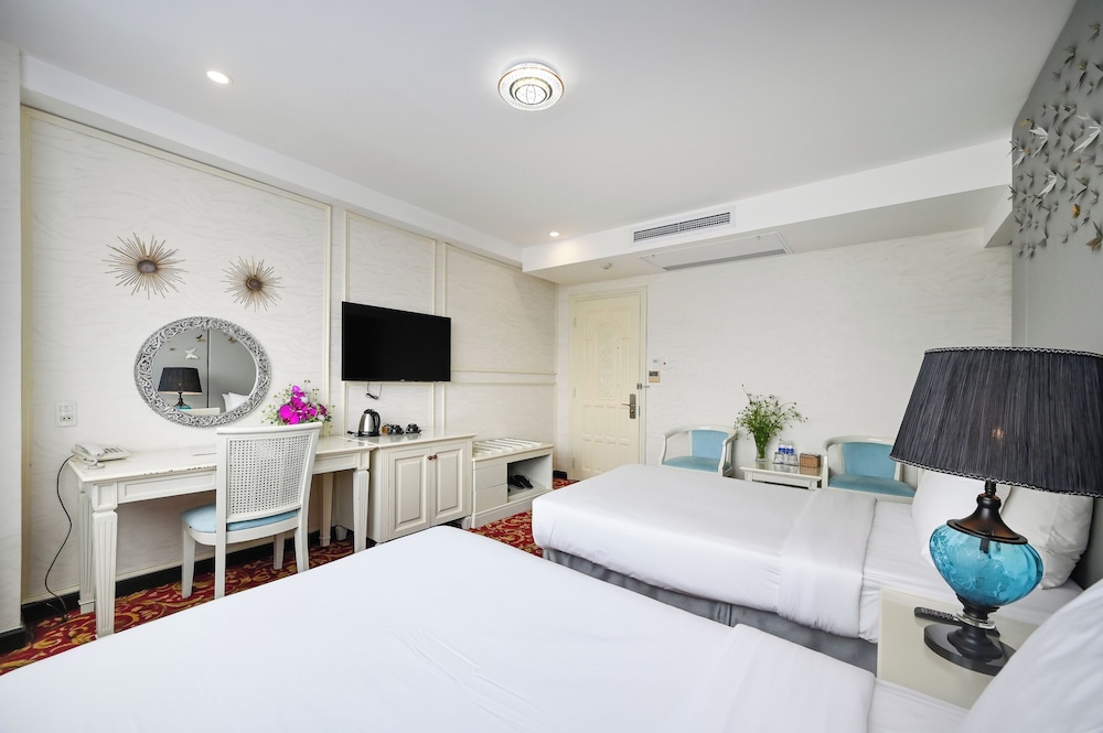 Deluxe Twin Room, No Windows photo 1