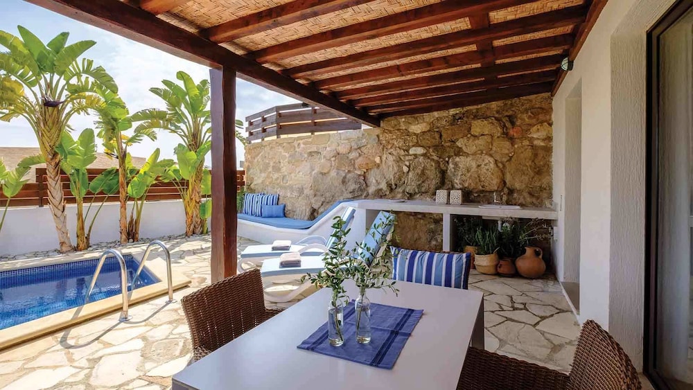 Villa photo 1