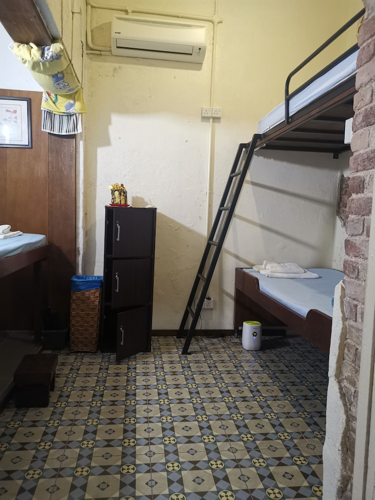 Basic Triple Room, Non Smoking - Photo 3