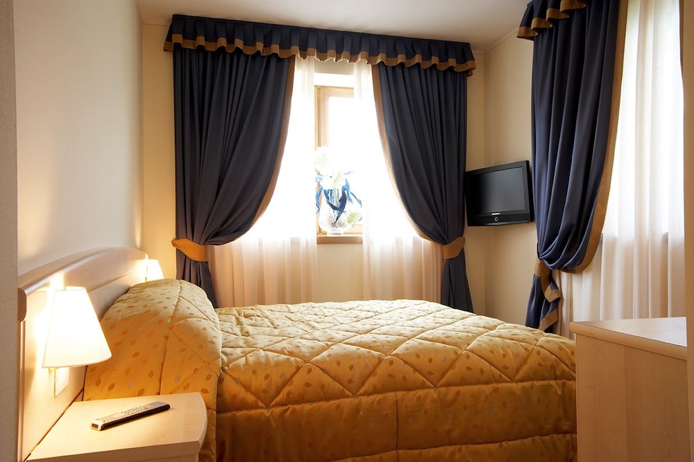 Double or Twin Room photo 1