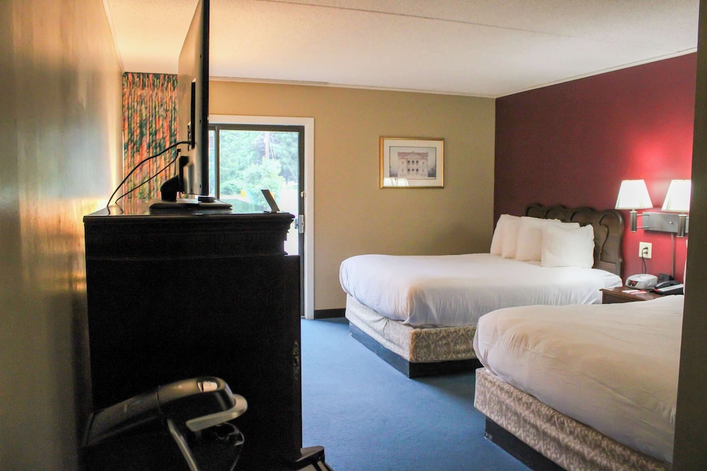 1st Floor ADA Accessible 2 Queen Beds photo 2