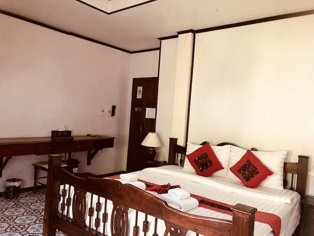 Deluxe Room - Photo 8
