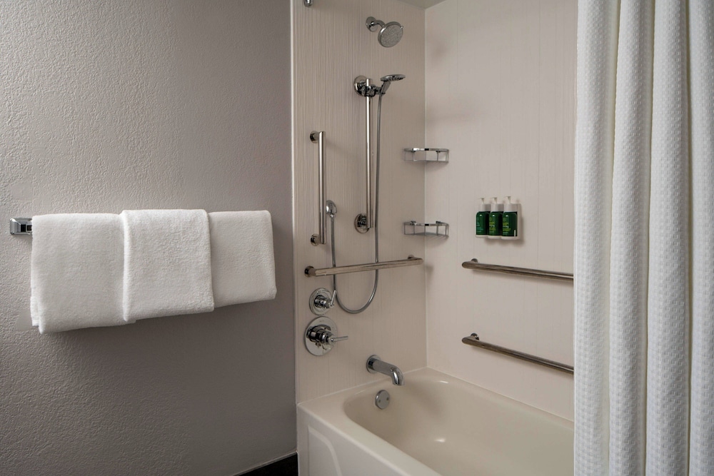 Room, 2 Queen Beds (Hearing Accessible) - Photo 4