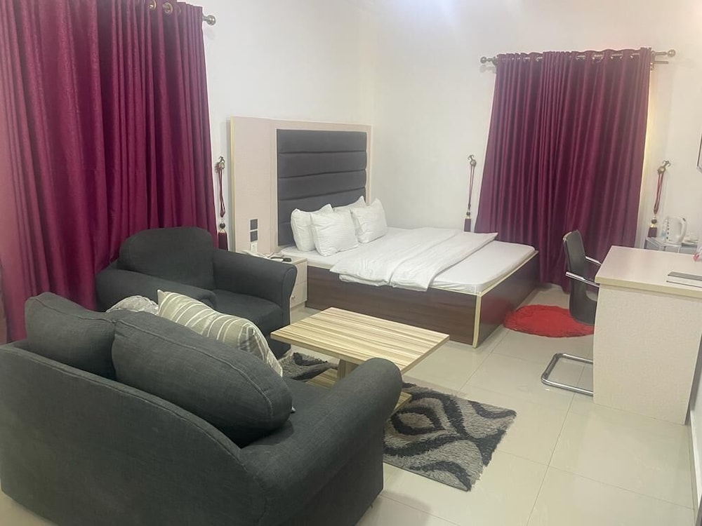 Business Suite - Photo 1