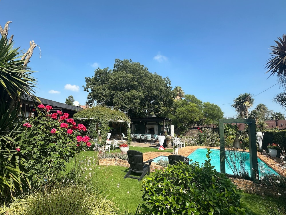 Comfort Double Room, Pool View, Garden Area photo 3