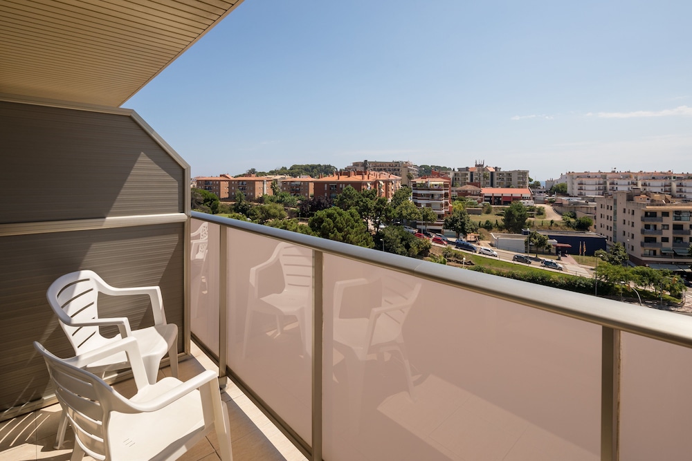 Twin Room, Balcony (2 Adults) - Photo 1