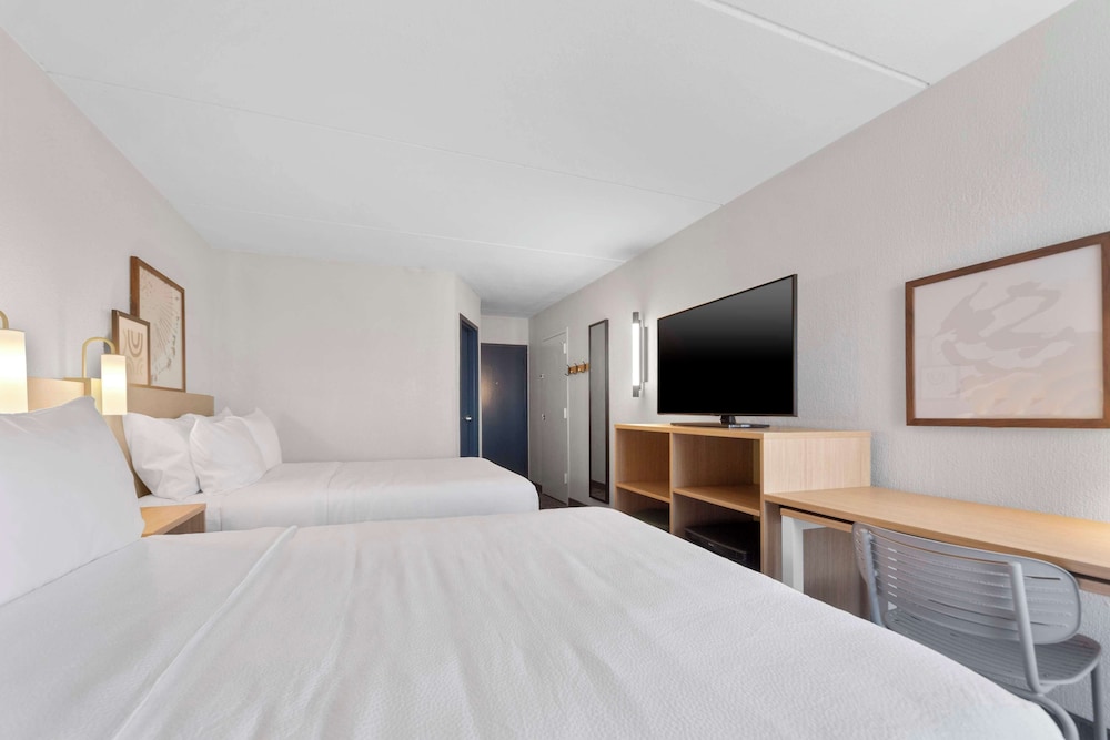 Standard Room, 2 Queen Beds photo 3