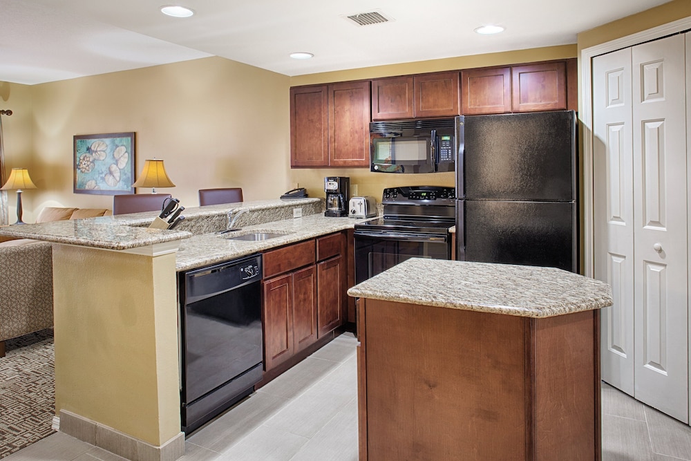 Deluxe Condo, 1 Bedroom - Photo 2