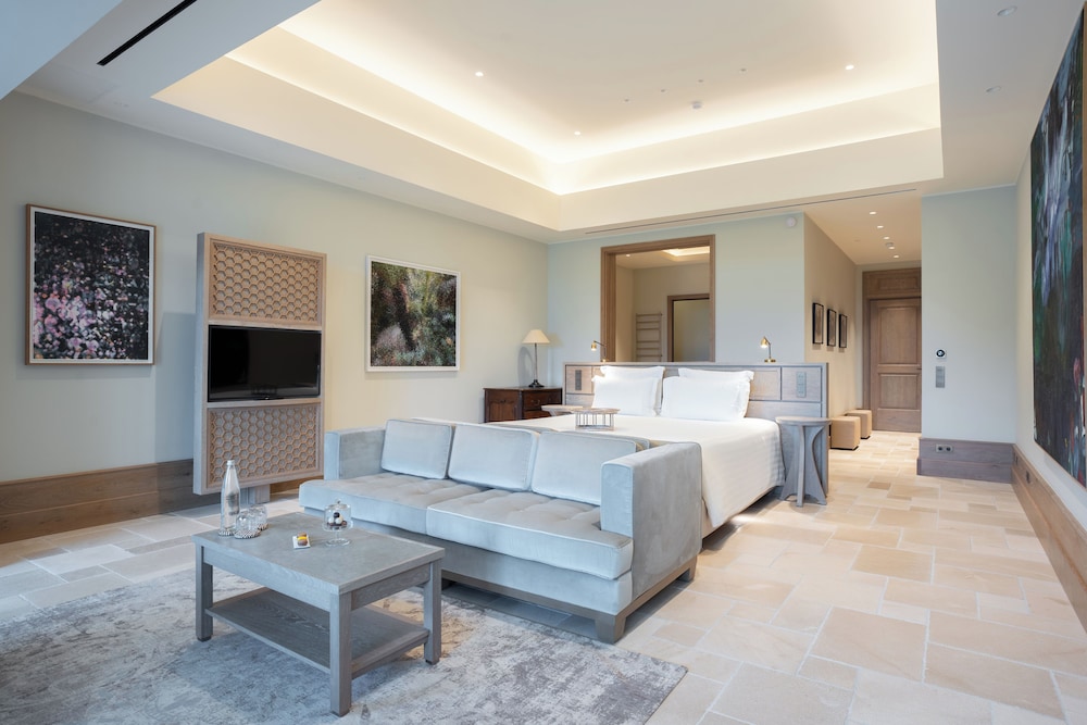Suite (Elysia)