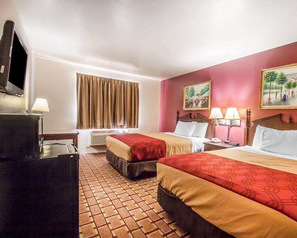 Standard Room, 2 Queen Beds, Non Smoking - Photo 3