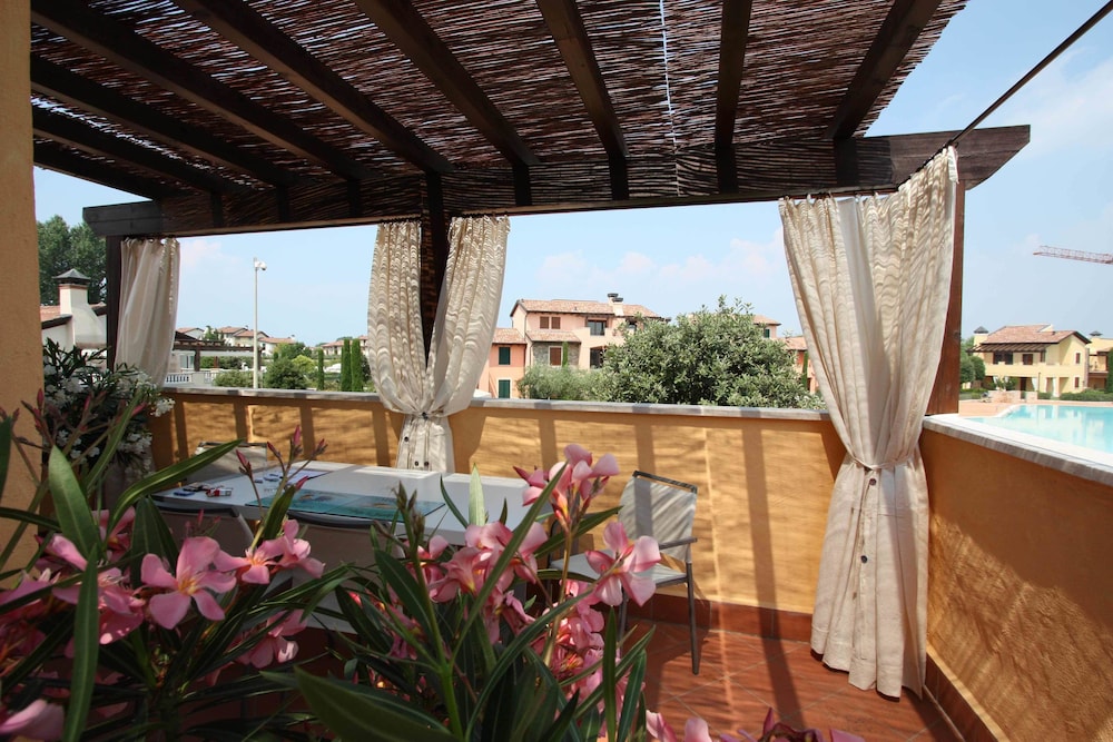 Comfort Apartment, 2 Bedrooms, Balcony, Pool View photo 3