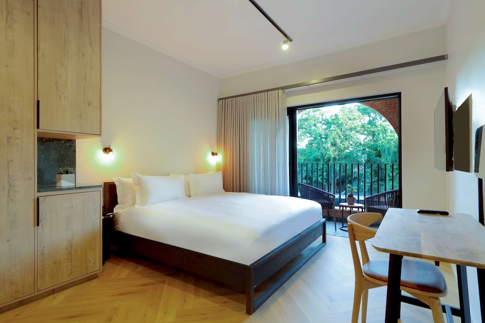 Suite, 1 Bedroom - Photo 12