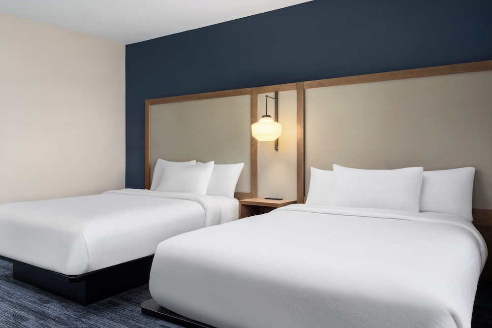 Room, 2 Queen Beds - Photo 4