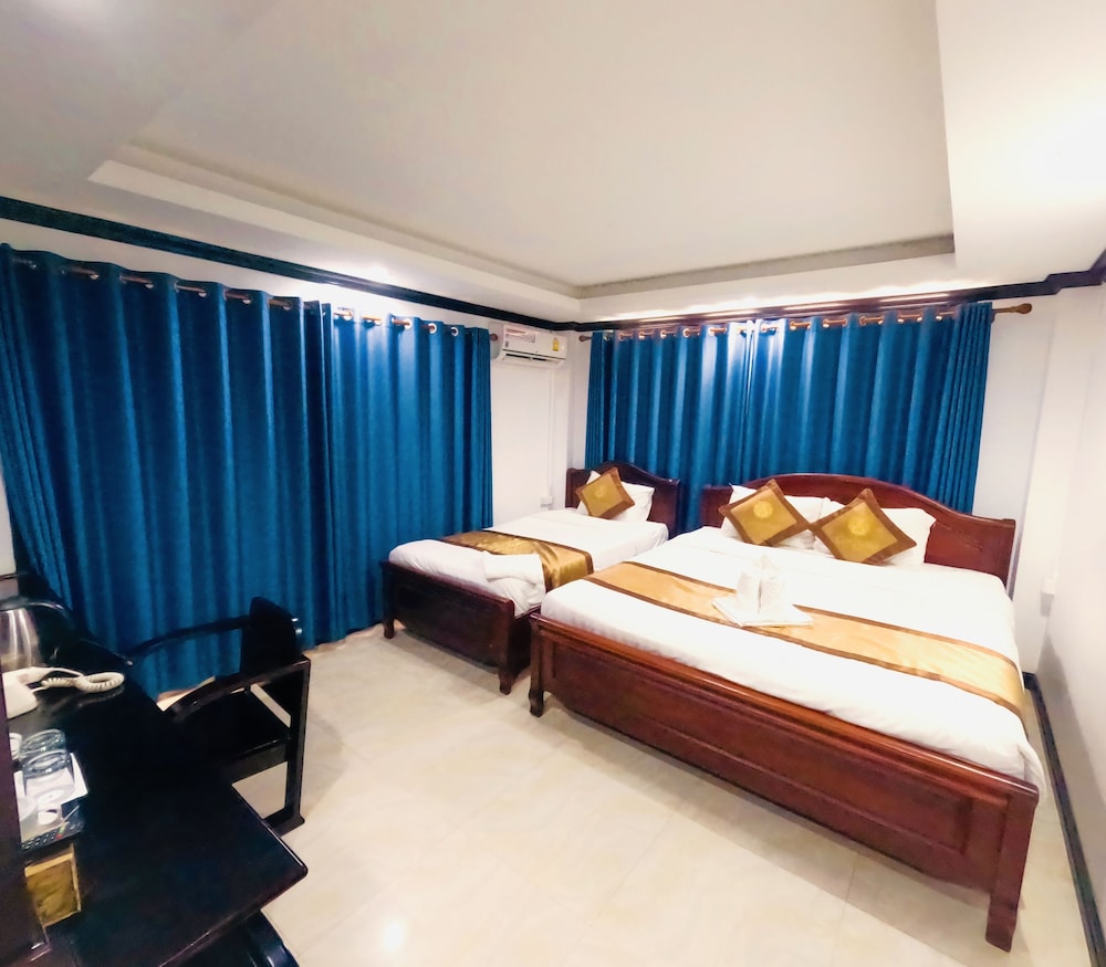 Deluxe Triple Room With Balcony - Photo 4
